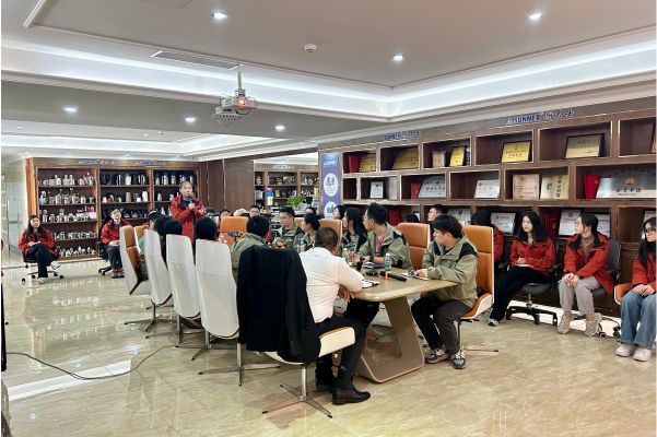 Sunnex znalosti produktů a školení obchodních dovedností, které se konají v kanceláři Shenzhen